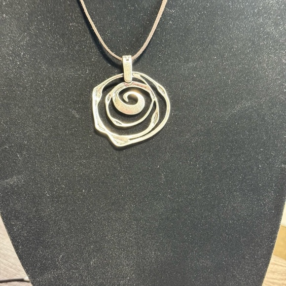 Nightmare Before Christmas Style Silver Toned Metal Swirl Slide Pendant - Picture 8 of 8